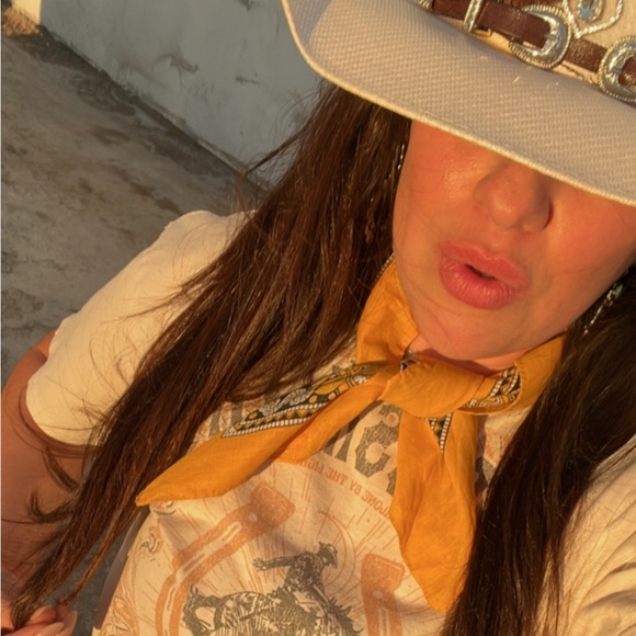 Meet your Posher, Pam - Picture 1 of 1